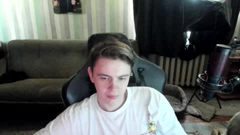 Snapshot of aron_neall chatting on April 2026 09:21:01 AM biggest penis online show from April 2026 09:21:01 AM
