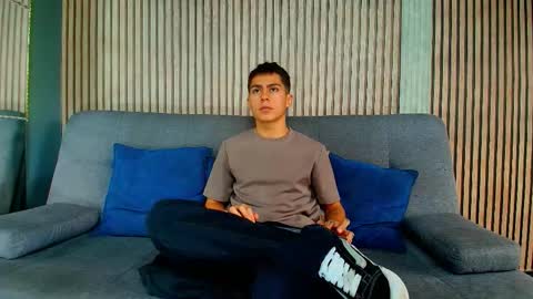 Snapshot of aron_pulse chatting on February 2026 01:39:02 PM aron_pulse online show from February 2026 01:39:02 PM