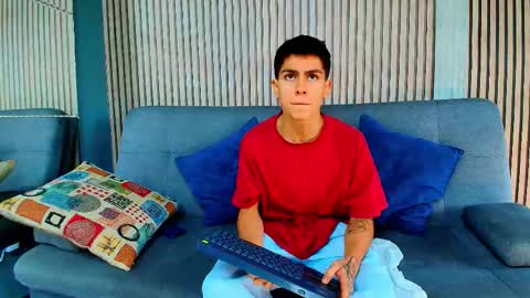 Snapshot of aron_pulse chatting on February 2026 01:32:02 PM aron_pulse online show from February 2026 01:32:02 PM