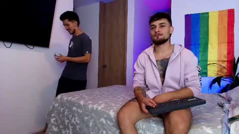Snapshot of aron_santoro1 chatting on June 2026 10:58:02 PM Aron Santoro online show from June 2026 10:58:02 PM