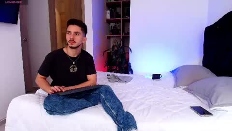 Snapshot of aron_santoro1 chatting on July 2026 03:58:02 PM Aron Santoro online show from July 2026 03:58:02 PM