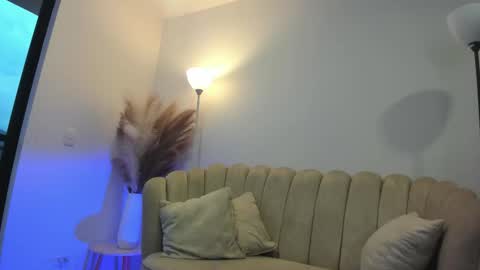   online show from November 2025 10:32:01 PM