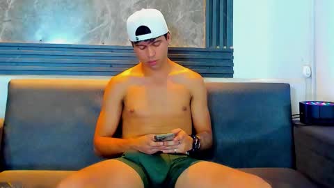 Aroon   online show from December 2025 09:08:02 PM