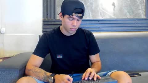 Aroon   online show from January 2026 07:52:02 PM