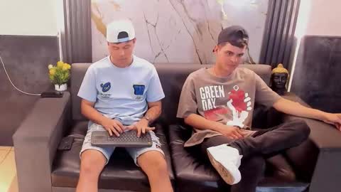 Aroon   online show from March 2026 04:02:02 AM