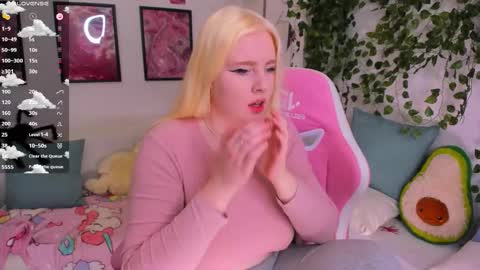 art_lovee_ online show from February 2026 02:05:02 AM