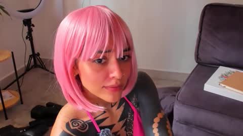 Linda  independent model artgeea online show from September 2025 04:12:01 PM