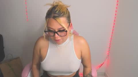 Snapshot of arthemiss033 chatting on February 2026 12:26:01 AM Val online show from February 2026 12:26:01 AM