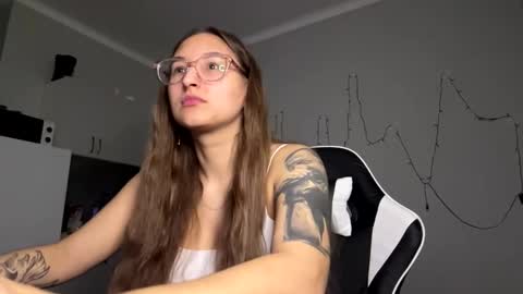 Mia  online show from March 2026 03:59:01 PM