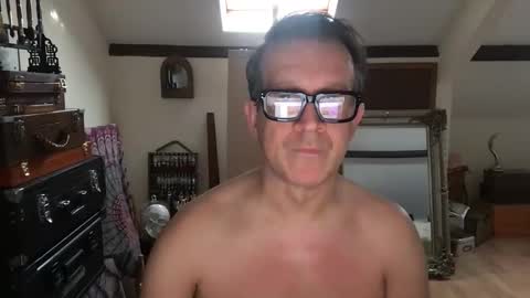 artisterotic online show from November 2025 09:42:01 AM