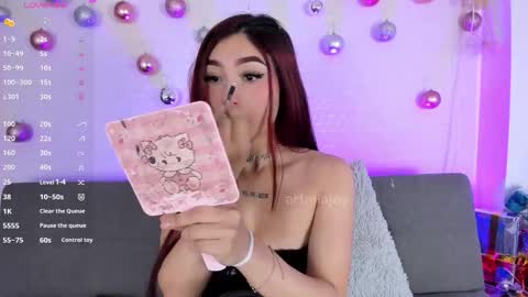 MIA OF artmiajoy online show from December 2025 11:14:02 AM