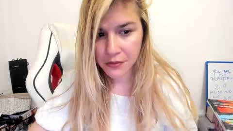 MIA online show from September 2025 09:15:02 PM