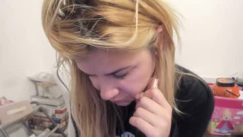 MIA online show from November 2025 10:21:02 PM