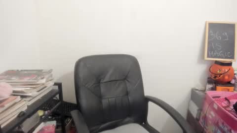 MIA online show from April 2026 02:37:01 PM