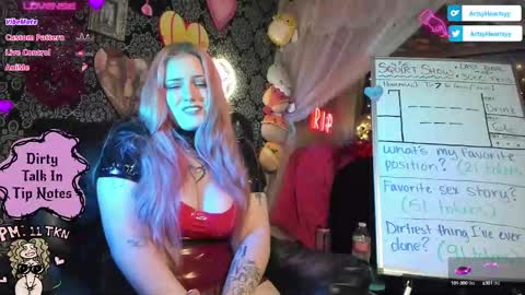 ArtsyHeartsyy online show from September 2025 12:48:02 AM