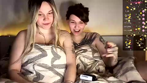 Arya brunett and Cassie blond online show from December 2024 03:55:01 PM