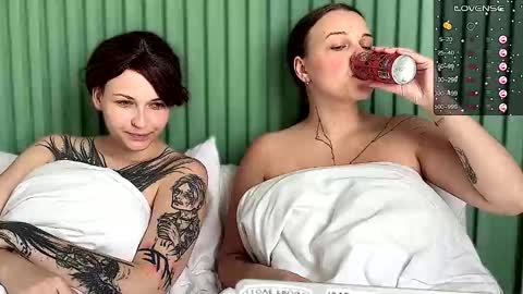 Arya brunett and Cassie blond online show from September 2025 07:01:01 AM
