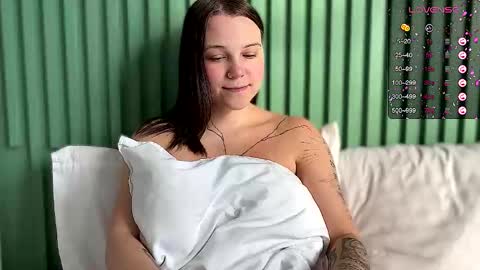 Arya brunett and Cassie blond online show from October 2025 12:19:02 AM