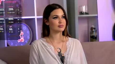 Lunaa  online show from February 2025 02:06:02 AM