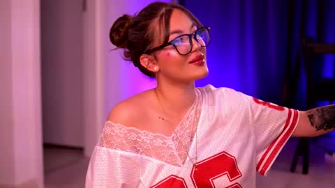 Lunaa  online show from October 2025 11:46:02 PM