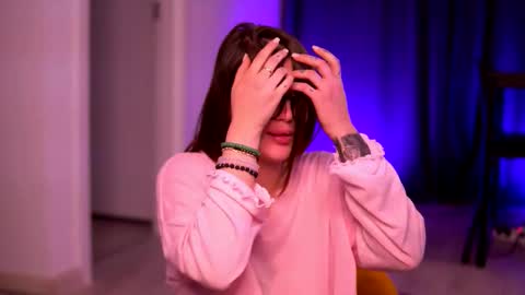 Lunaa  online show from October 2025 06:41:02 PM