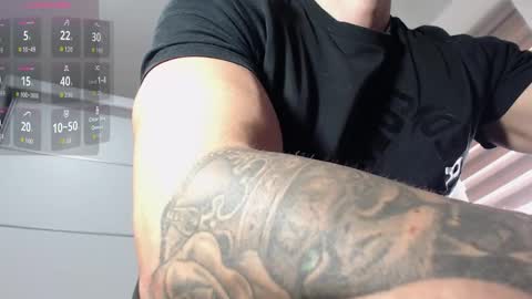 AryanAian1 online show from October 2025 11:33:02 AM