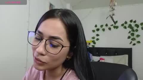 Asena online show from November 2025 05:37:02 PM