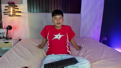 Snapshot of ash_russell chatting on January 2026 07:39:01 PM ash_russell online show from January 2026 07:39:01 PM