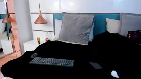 Ashkoreh online show from April 2026 09:15:01 PM