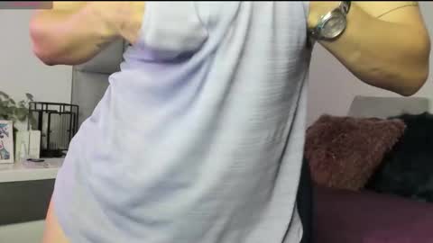 Carolina  online show from February 2026 11:41:02 PM