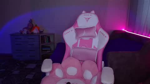   Yasmina   online show from February 2025 05:44:02 AM