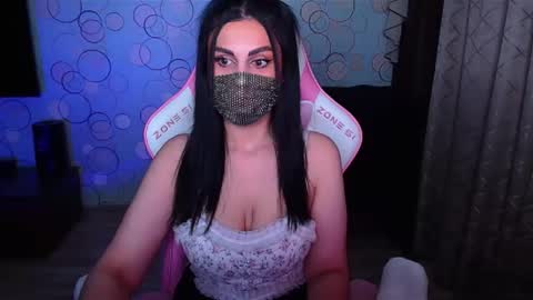   Yasmina   online show from November 2025 05:17:02 AM