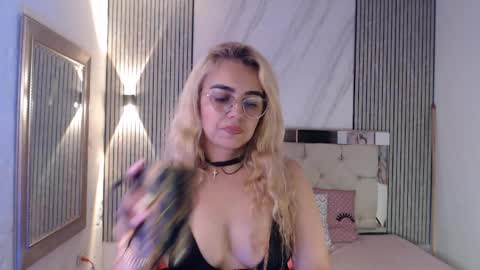 ashley__tylor online show from March 2026 01:29:02 AM