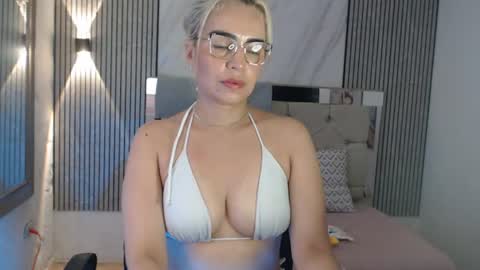 Snapshot of ashley__tylor chatting on July 2026 04:50:01 PM ashley__tylor online show from July 2026 04:50:01 PM