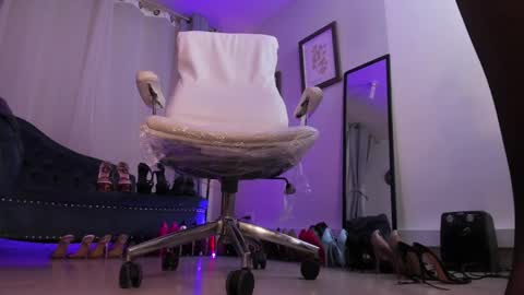 ashley_leon_ online show from February 2025 05:03:02 PM