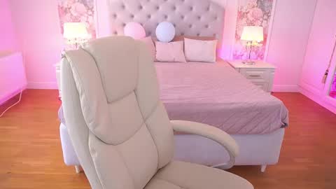 ashleybaee online show from May 2026 11:30:02 AM
