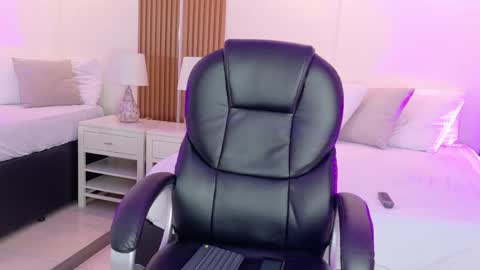 Ashley  online show from November 2025 03:19:01 AM