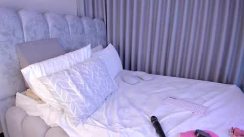 Paula Baleta  online show from February 2026 12:49:01 AM