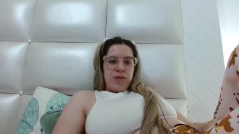 Snapshot of ashlymoon chatting on December 2024 12:23:01 AM AshlyMoon online show from December 2024 12:23:01 AM