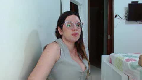 Snapshot of ashlymoon chatting on May 2026 12:18:01 AM AshlyMoon online show from May 2026 12:18:01 AM