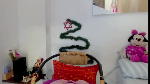 Sarah .3   hello guys .im love online show from December 2024 03:26:01 AM