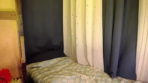 Elaine Navales online show from October 2025 06:04:01 PM