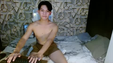 Snapshot of asian_wayne chatting on December 2024 02:08:02 PM wayne online show from December 2024 02:08:02 PM