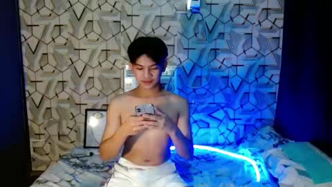 Snapshot of asian_wayne chatting on December 2024 03:30:01 AM wayne online show from December 2024 03:30:01 AM