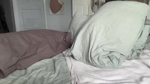 Snapshot of asiangirlandwhiteguy chatting on October 2025 05:41:01 AM asiangirlandwhiteguy online show from October 2025 05:41:01 AM