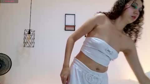 Snapshot of aslysande chatting on June 2026 05:27:01 AM aslysande online show from June 2026 05:27:01 AM