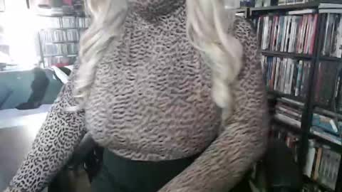 Aspen Vale online show from October 2025 09:34:02 PM