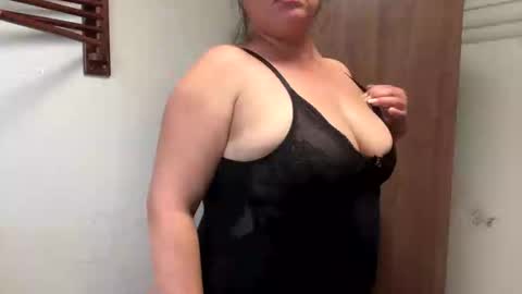 Bella online show from October 2025 01:14:02 AM