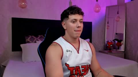 astonhills online show from April 2026 03:33:02 AM