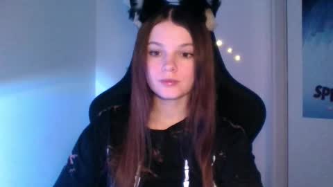Snapshot of astradream_ chatting on December 2025 09:43:02 PM astradream_ online show from December 2025 09:43:02 PM